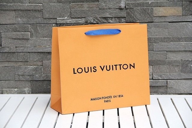 Nhận diện thương hiệu thời trang